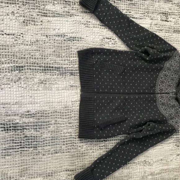 sweater - Picture 2 of 3